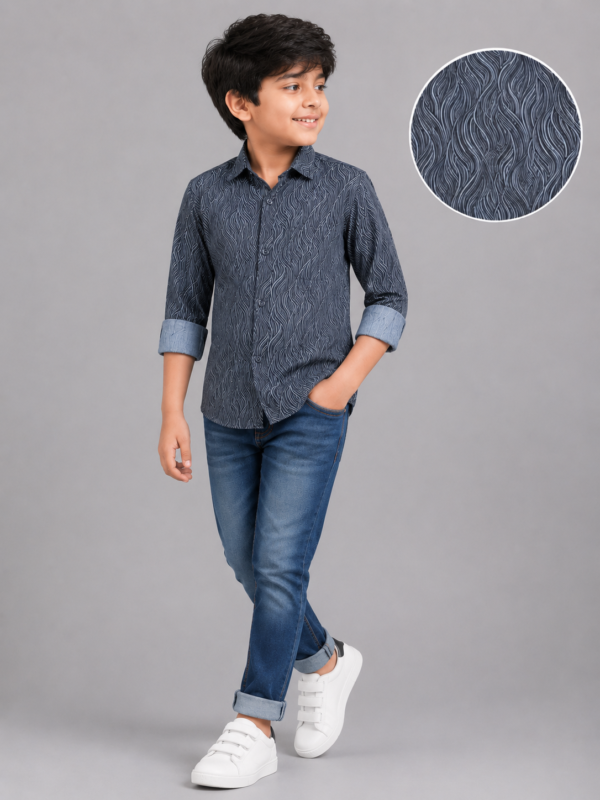 Boys' Textured Wave Pattern Casual Button-Down Shirt - Image 2