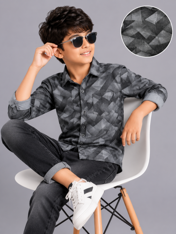 Boys' Grey Geometric Print Casual Button-Down Shirt - Image 4