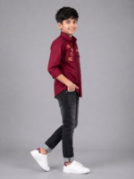Boys Maroon Graphic Print Casual Button-Down Shirt - Image 4