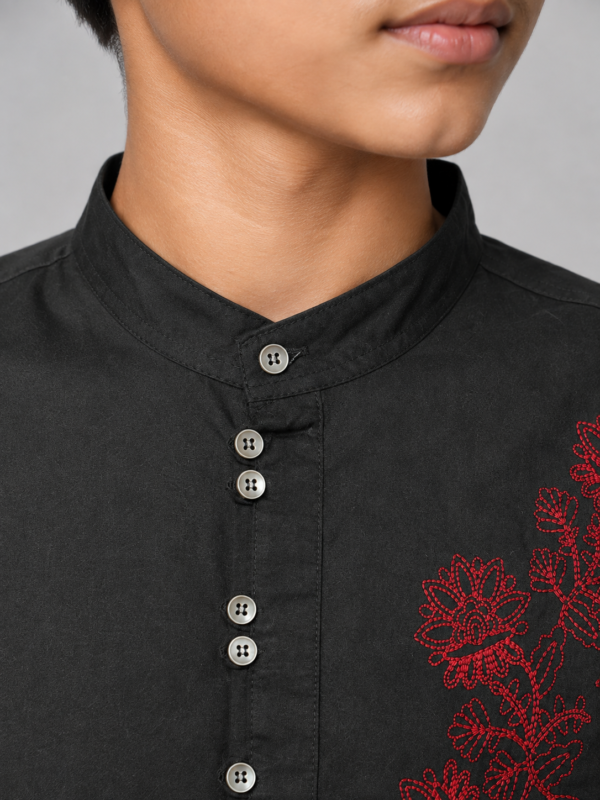 Boys' Black Mandarin Collar Kurta with Red Floral Embroidery - Image 4